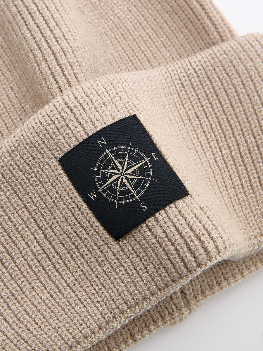 Beanie with patch - beige - RESERVED - 2