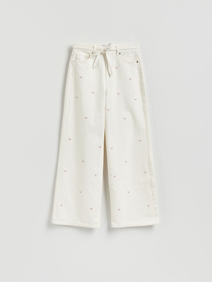 Jeansy wide leg z haftem - biały - RESERVED