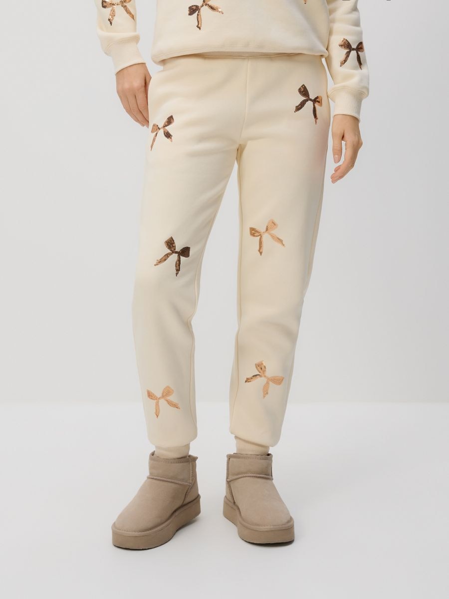 Спортивні штани з аплікаціями - кремовий - RESERVED
