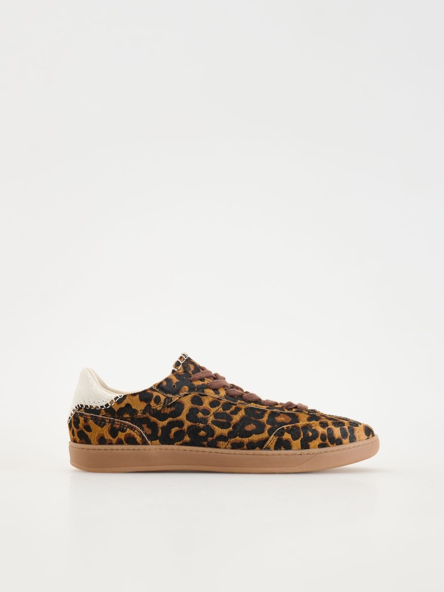 Sneaker aus Leder mit Animal-Print - bunt - RESERVED