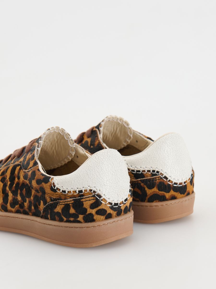 Sneaker aus Leder mit Animal-Print - bunt - RESERVED - 5