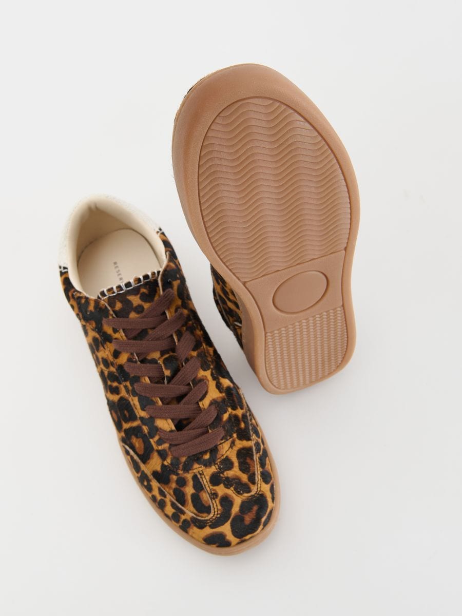 Sneaker aus Leder mit Animal-Print - bunt - RESERVED - 7