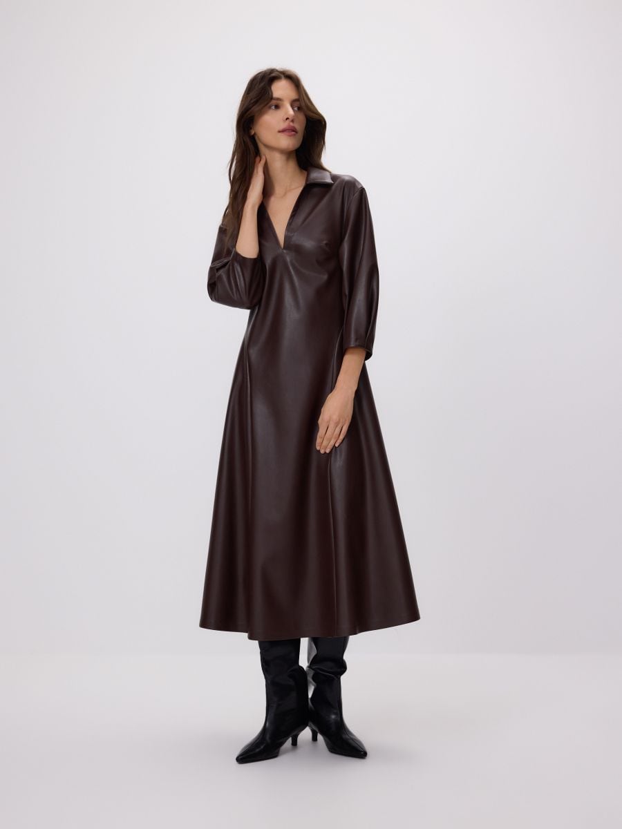 Kleid aus Kunstleder - braun - RESERVED