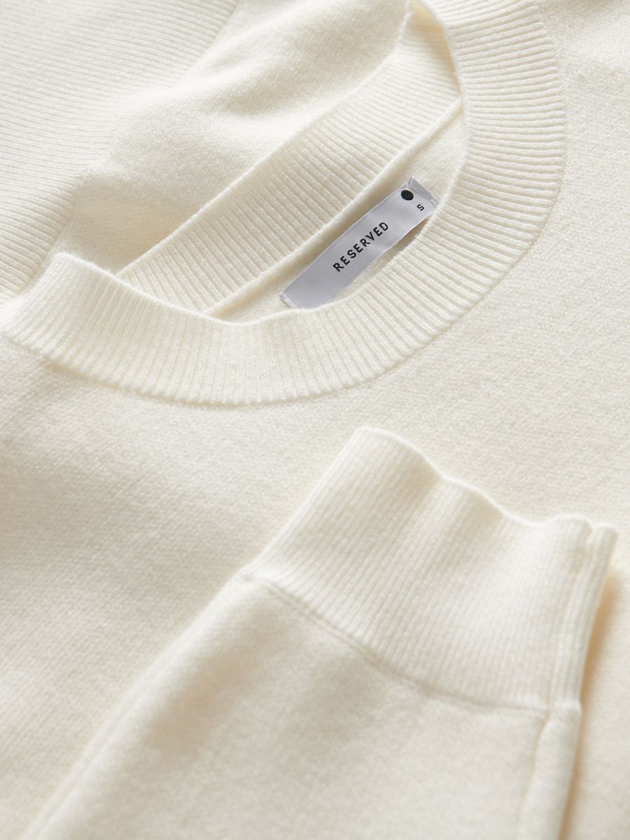 Pull à coupe regular en viscose majoritaire - nude - RESERVED - 2