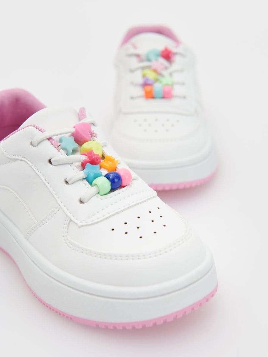 Sneaker con perline