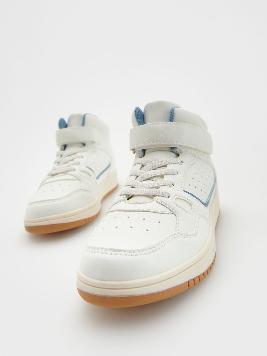 High ankle sneakers with Velcro fastening