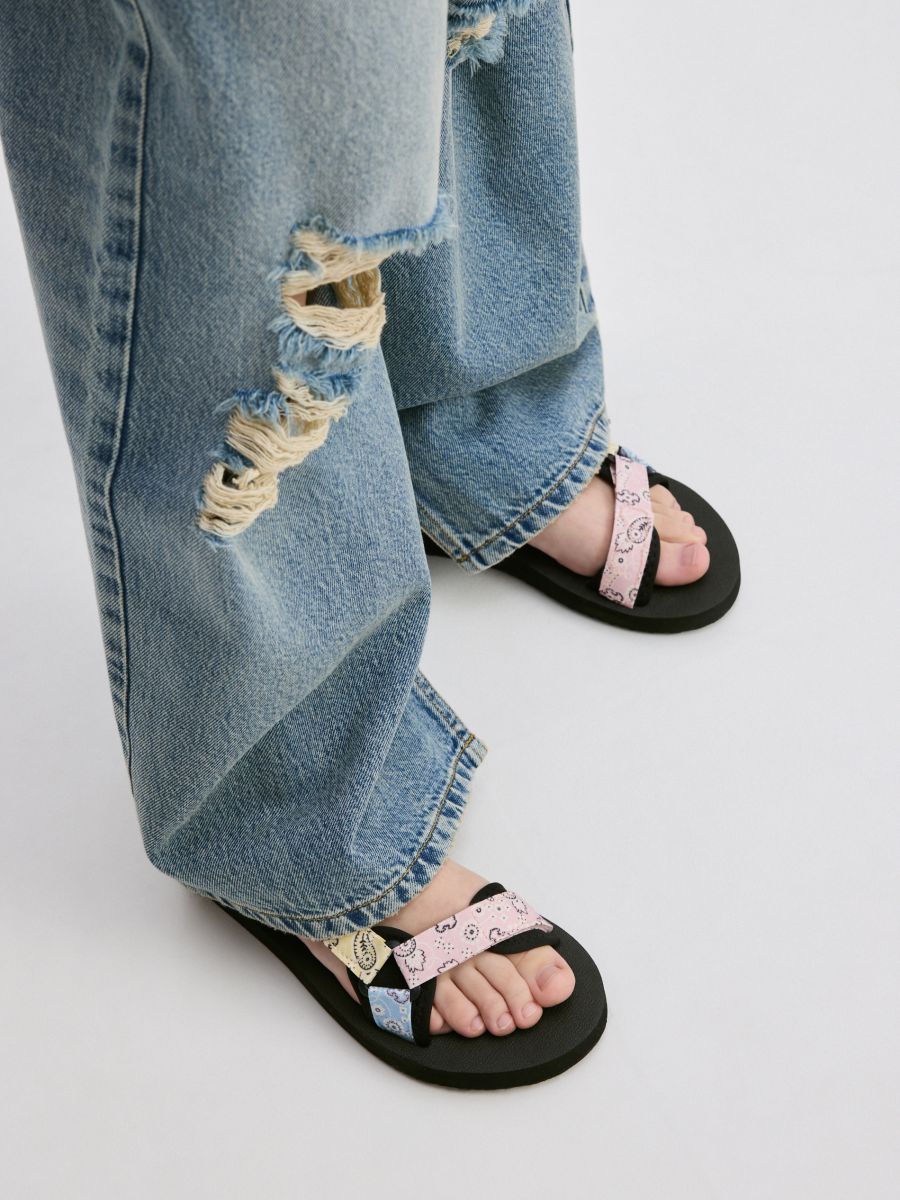Sandale cu prindere cu scai - multicolor - RESERVED