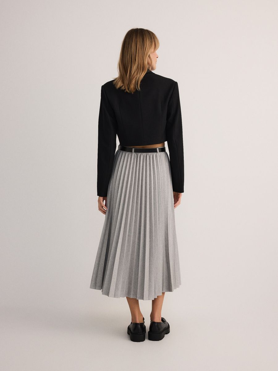 Pleated skirt with belt