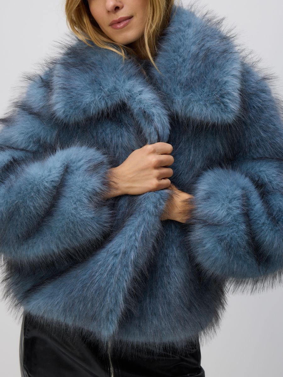 Jacke aus Kunstfell mit Kragen - blau - RESERVED