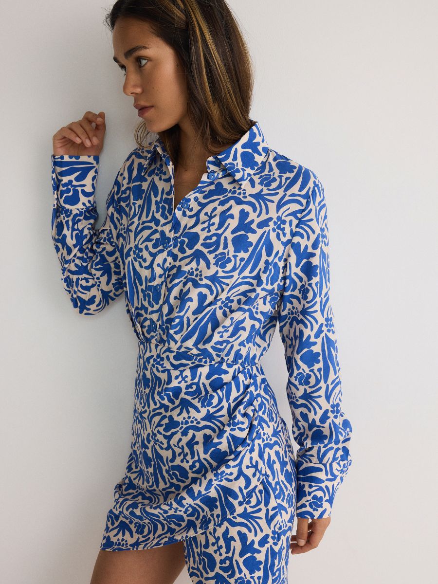 Mini obleka z vzorcem in visokim deležem viskoze - modra - RESERVED