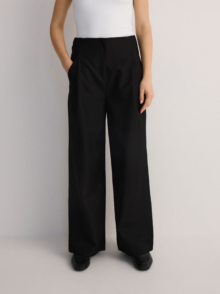 Trousers with pleats - black - RESERVED