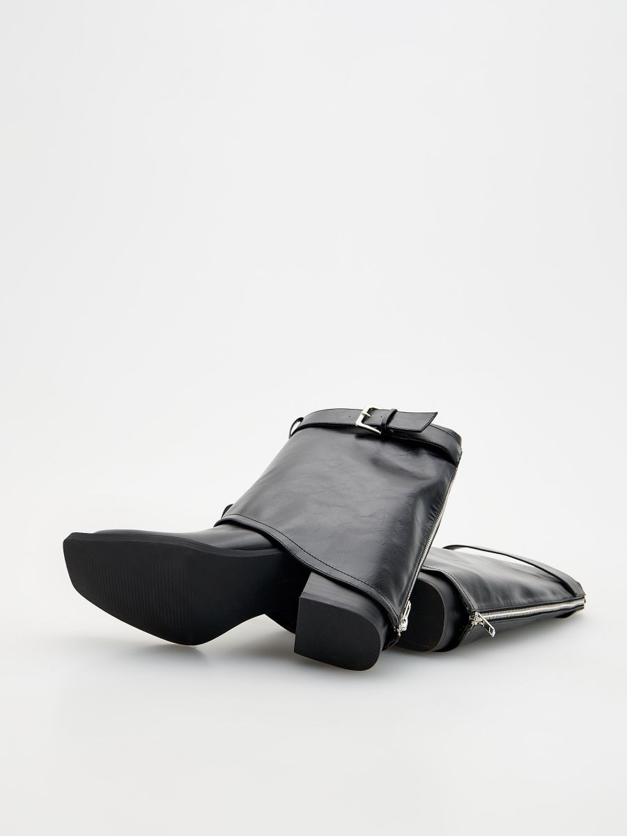 user_b368cea0です‼️ Czarne kozaki z ozdobną cholewką