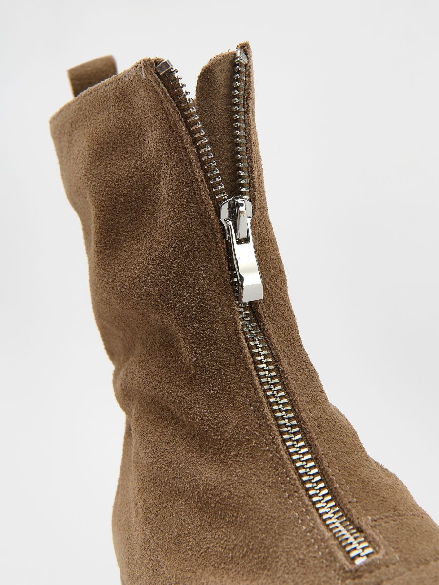 Bottines en daim à fermetures zippées - Beige - RESERVED - 4