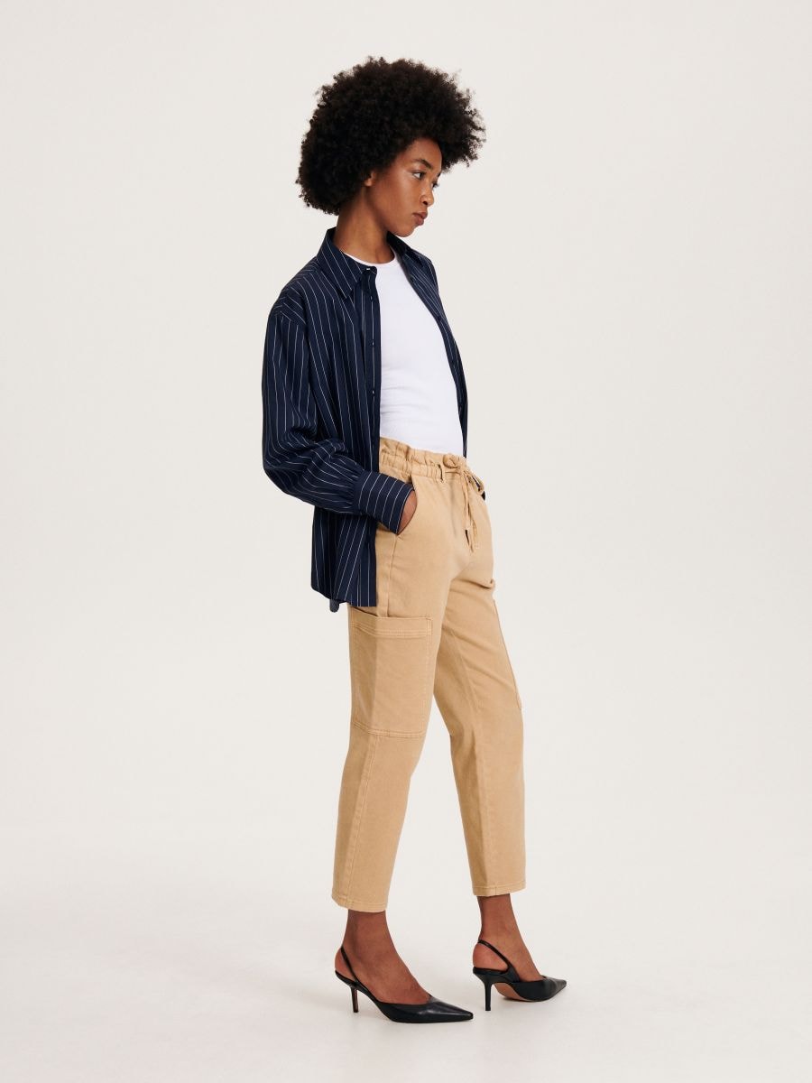 Trousers with cargo pockets - beige - RESERVED - 3
