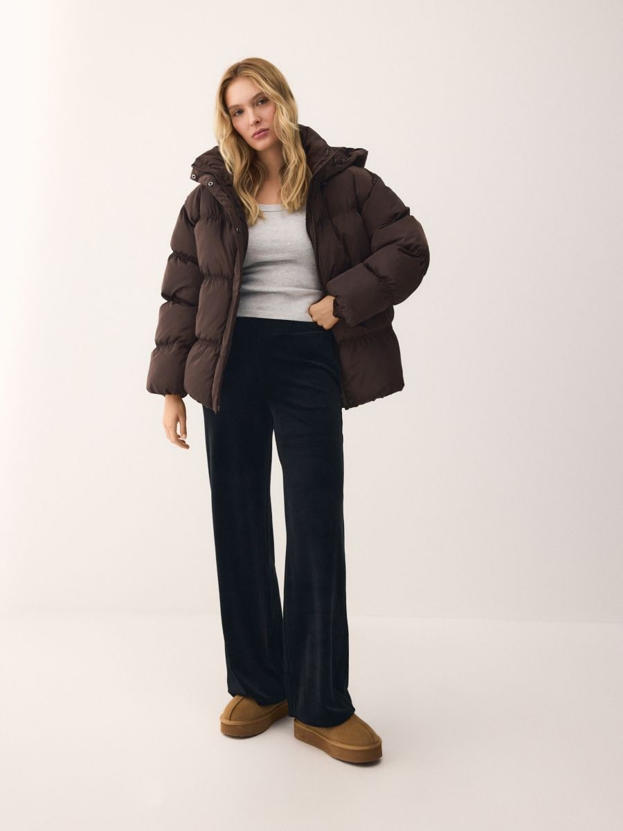 Стьобана куртка з капюшоном - темно коричневий - RESERVED
