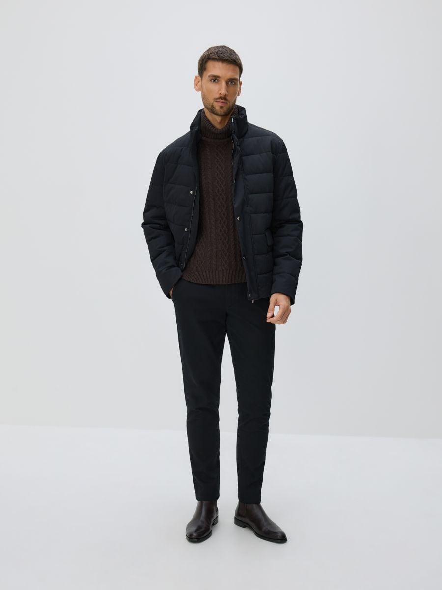 Стьобана куртка з високим коміром - чорний - RESERVED