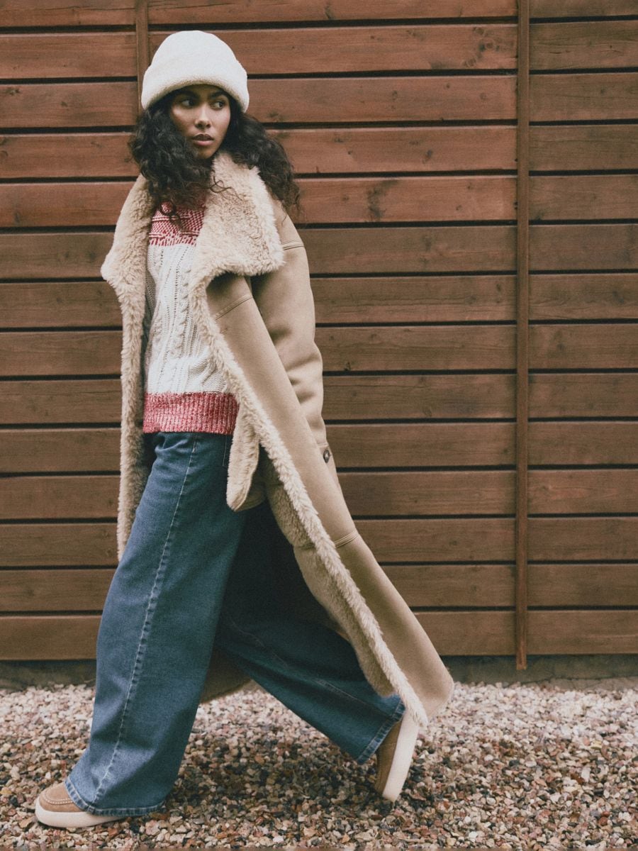 Double-breasted coat with faux shearling - beige - RESERVED