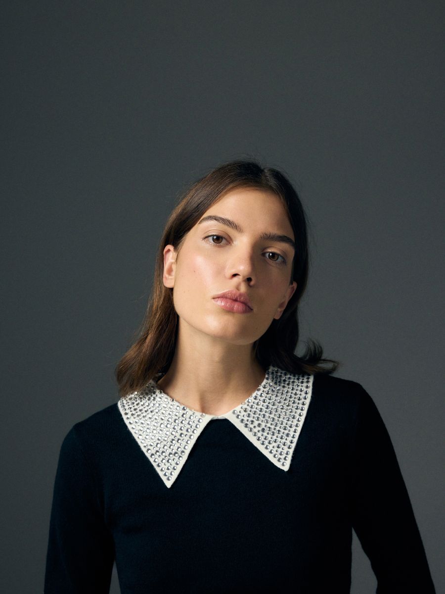 Sweater with decorative collar