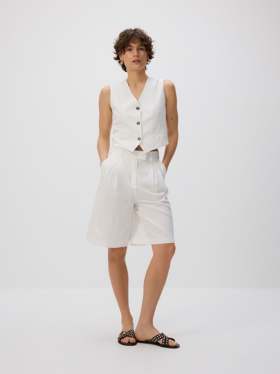 Bermuda shorts with viscose - cream - RESERVED - 3