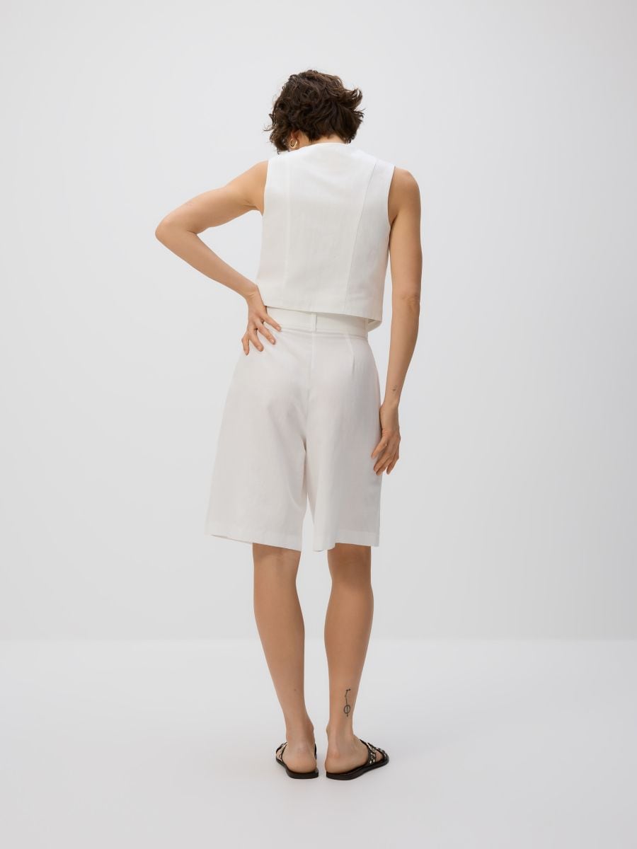 Bermuda shorts with viscose - cream - RESERVED - 5