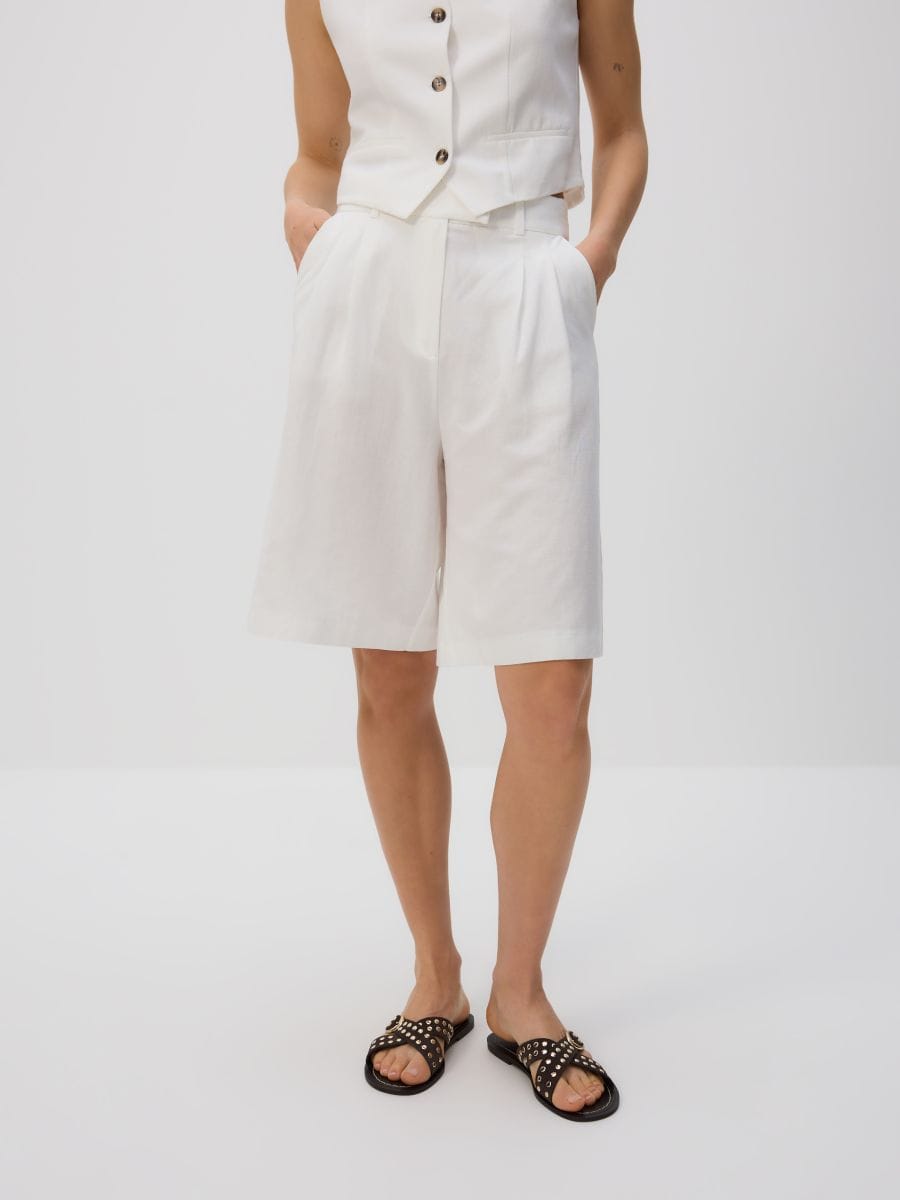 Bermuda shorts with viscose - cream - RESERVED - 7