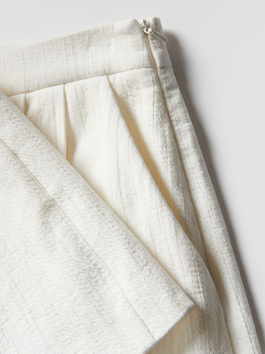 Cotton pleated shorts - cream - RESERVED - 2