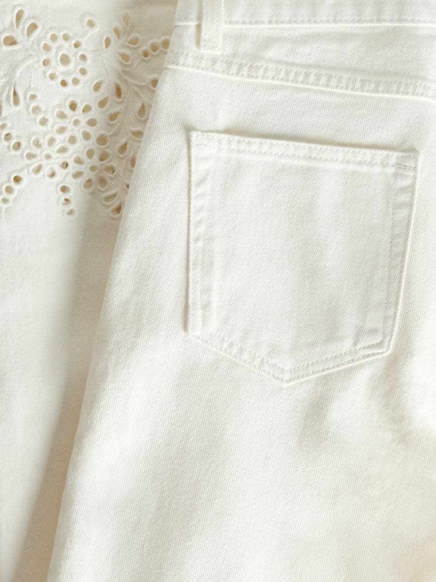 Jeans con ricami traforati - bianco - RESERVED - 6