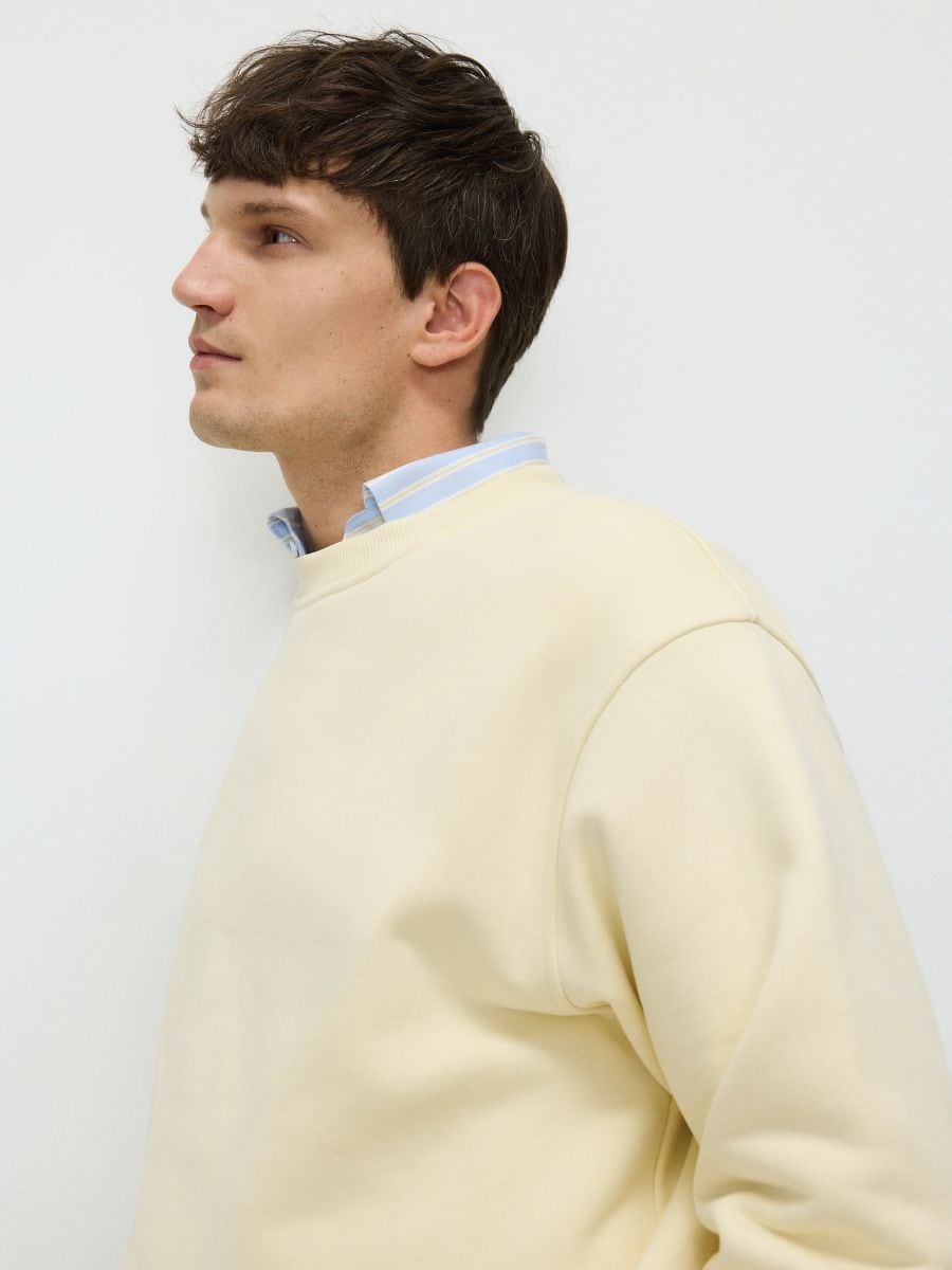 Comfort fit sweater met embleem - LICHTGEEL - RESERVED