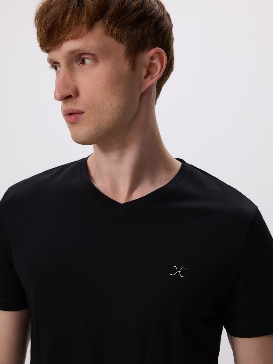 Slim fit V-neck T-shirt - black - RESERVED