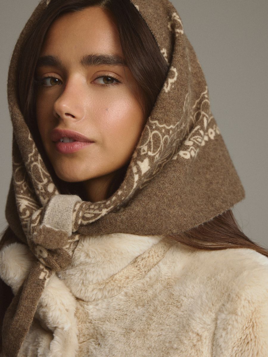 Sjaaltje met patroon - taupe - RESERVED