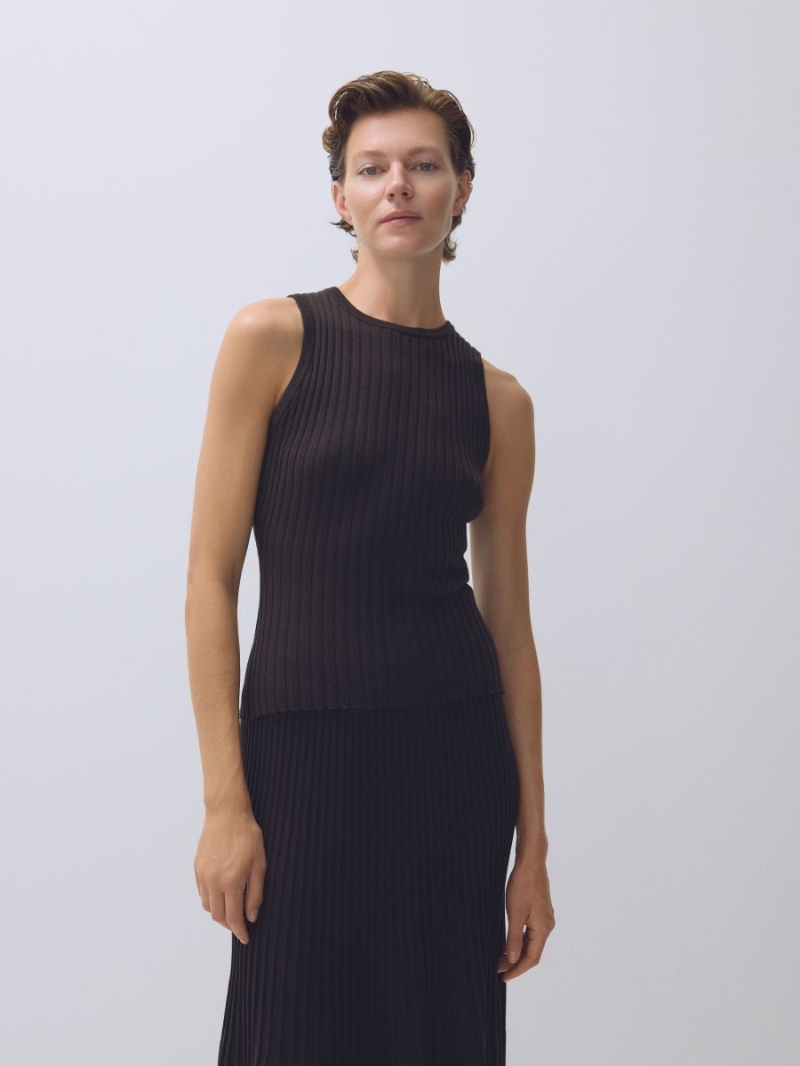 Top aus Rippstrickjersey - staubbraun - RESERVED