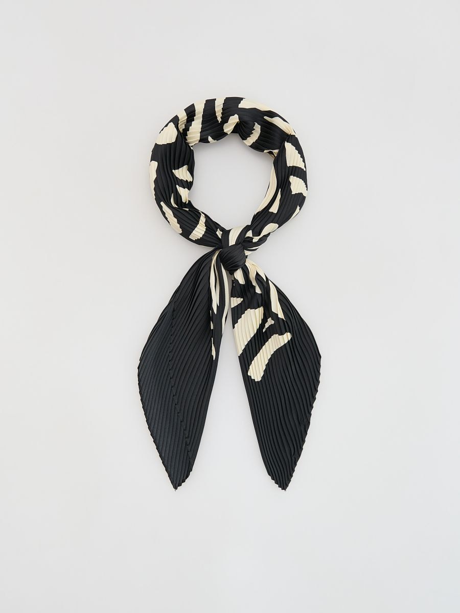Pleated scarf - black - RESERVED