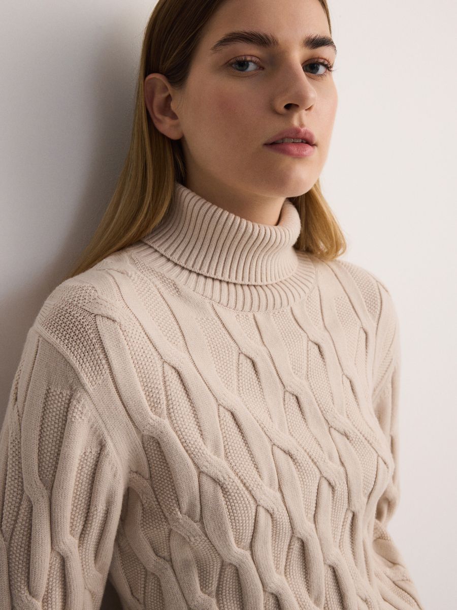 Rollkragenpullover mit Zopfmuster - weizen - RESERVED - 7