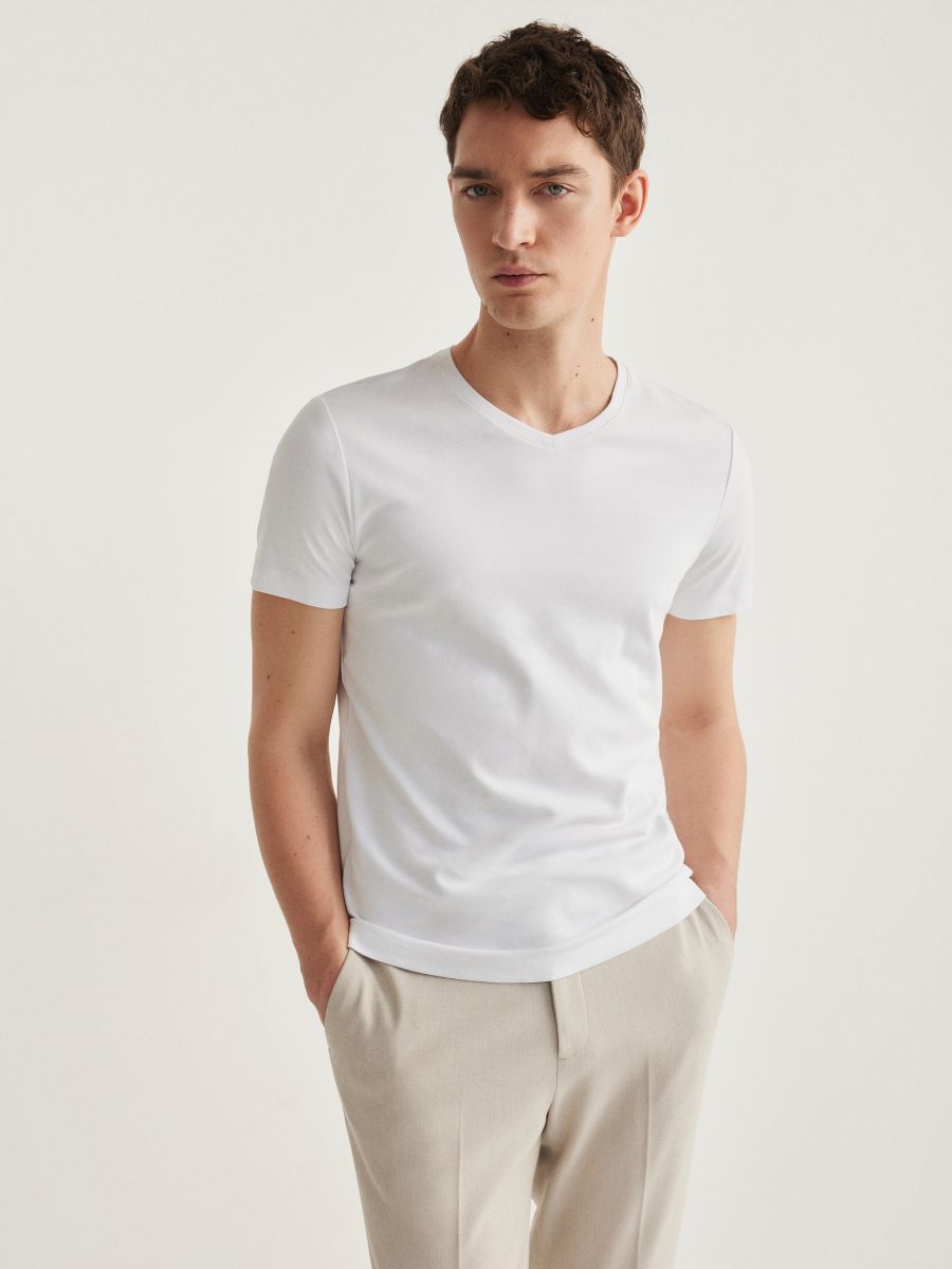 T-shirt à coupe slim et col en V - blanc - RESERVED