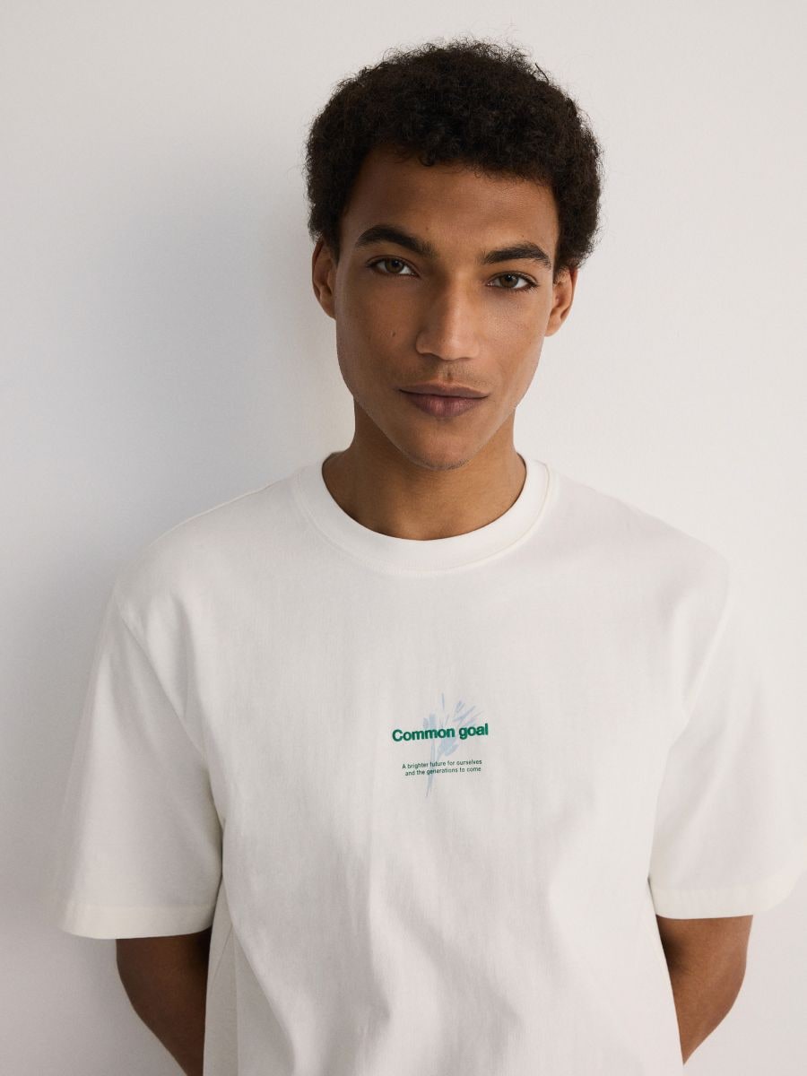Camiseta regular fit con estampado - crema - RESERVED