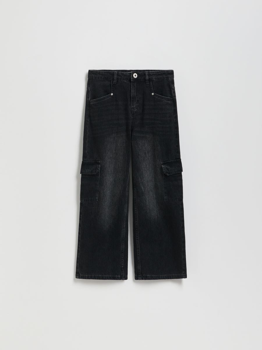 Wide leg jeans with cargo pockets - black - RESERVED