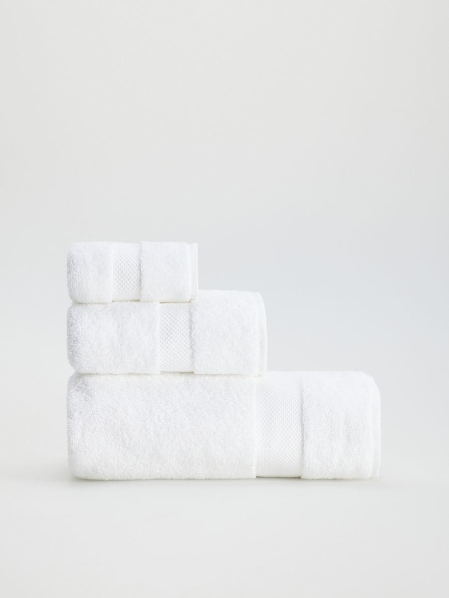 Towel with border - white - RESERVED