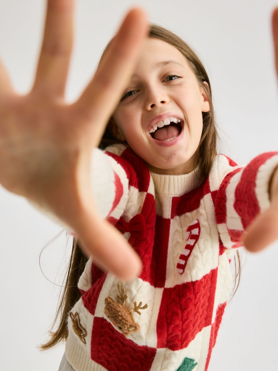 Džemper sa prazničnom aplikacijom - šareno - RESERVED