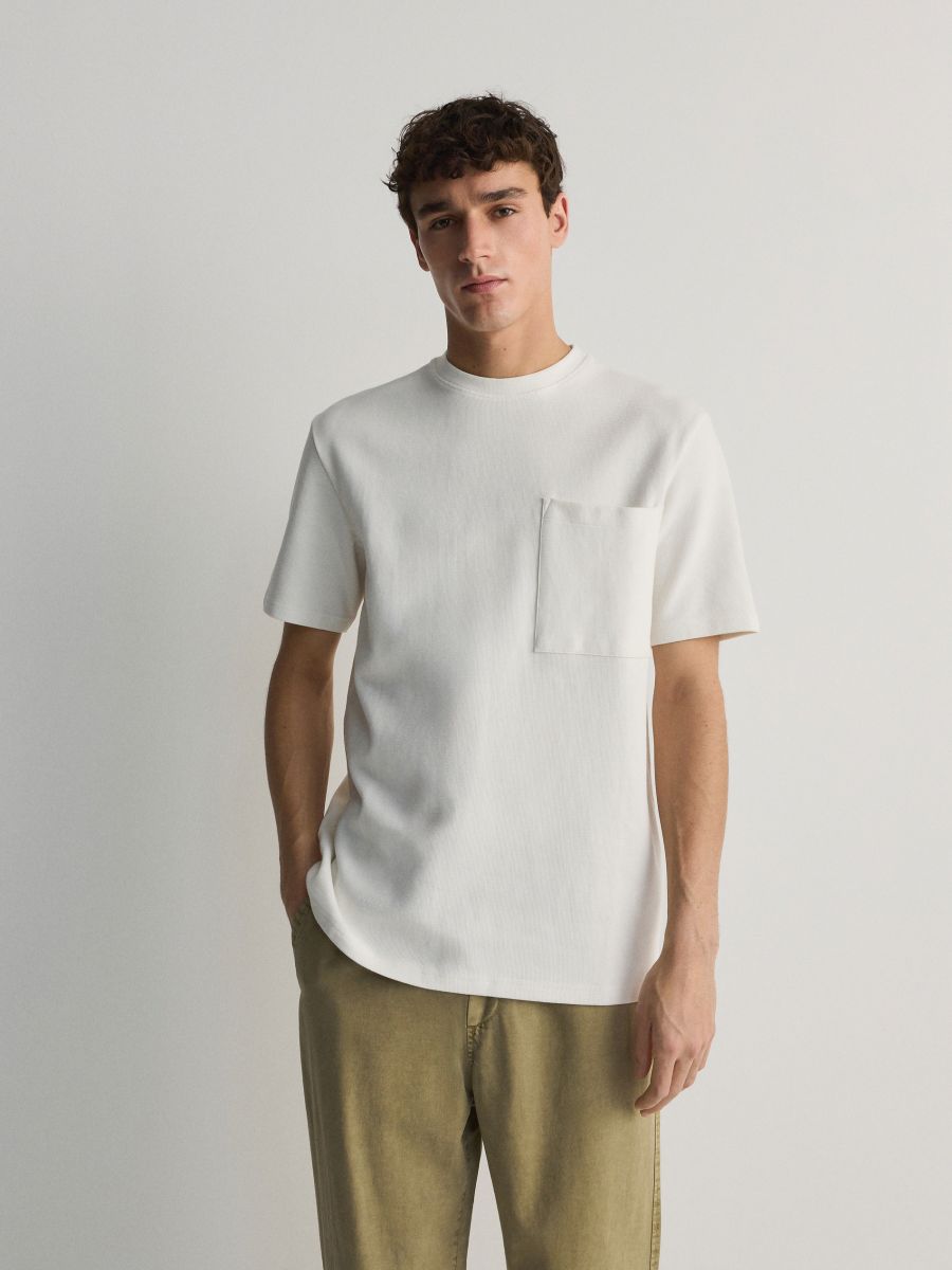 Comfort fit T-shirt with pocket - cream - RESERVED