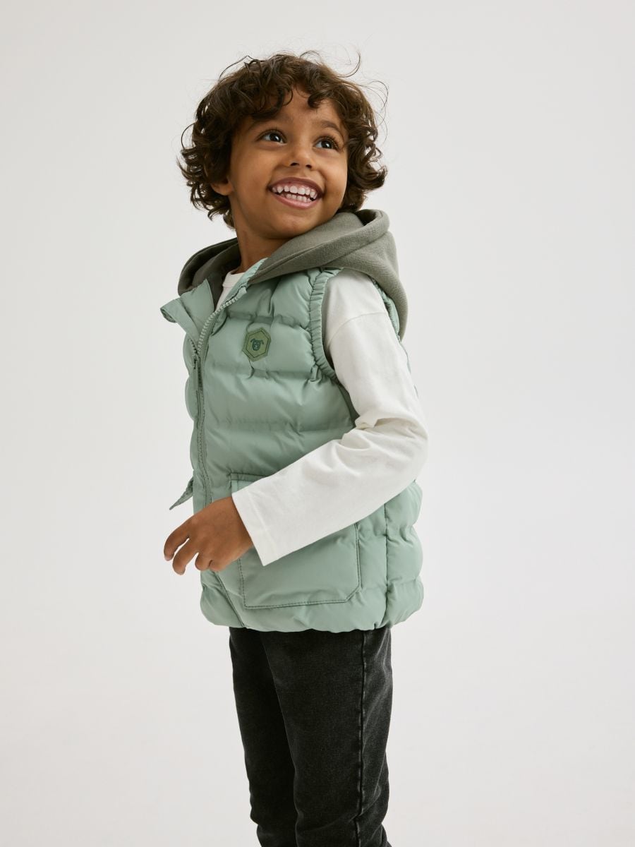 Gilet trapuntato con cappuccio - verde pallido - RESERVED
