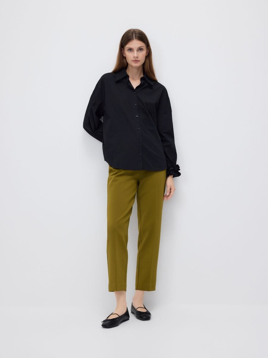 Zigarettenhose mit Bügelfalte - grün - RESERVED