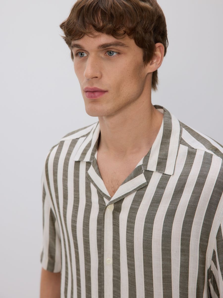 Comfort fit viscose rich shirt - green - RESERVED