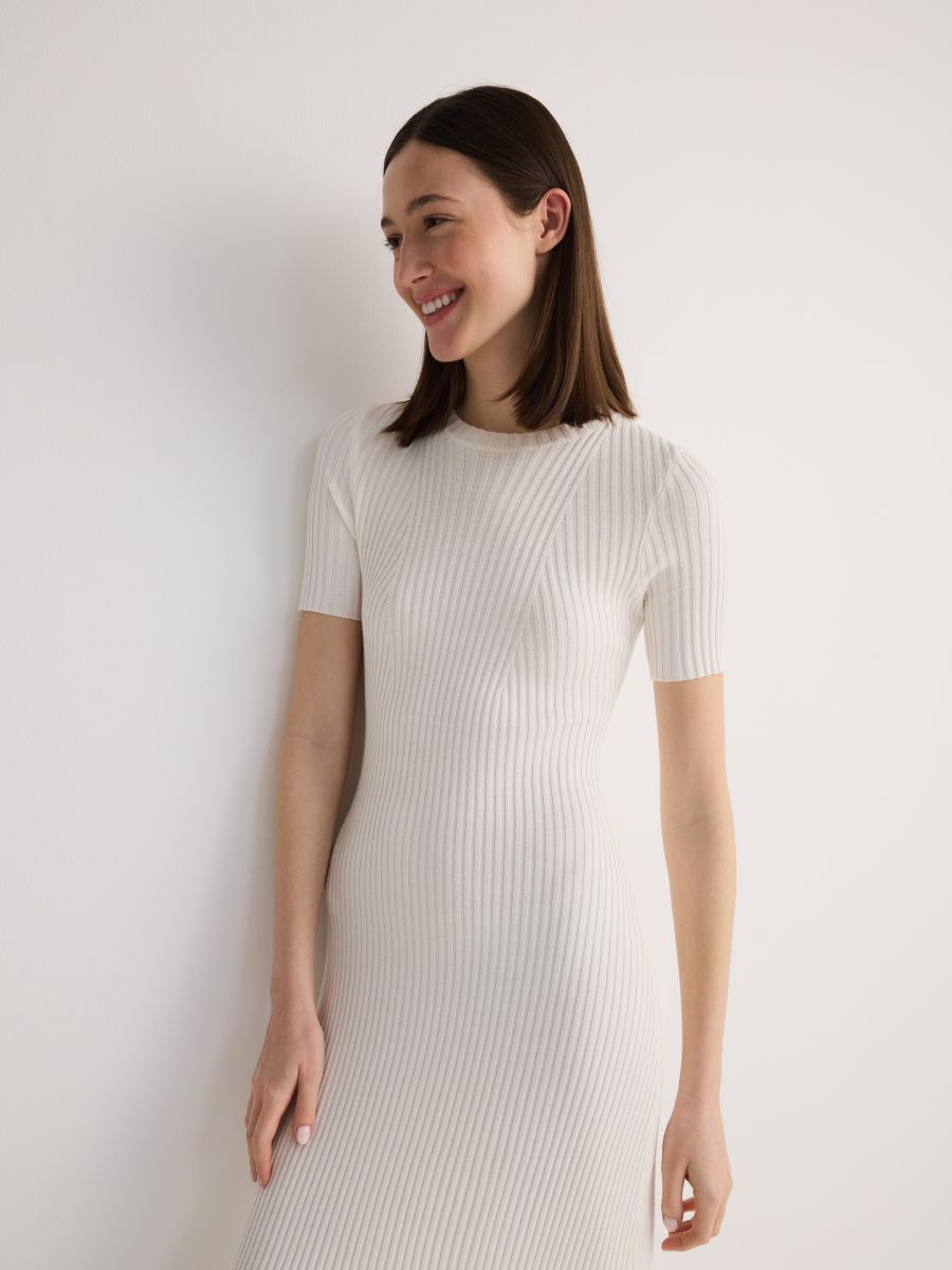 Robe nervurée en viscose - crème - RESERVED - 3