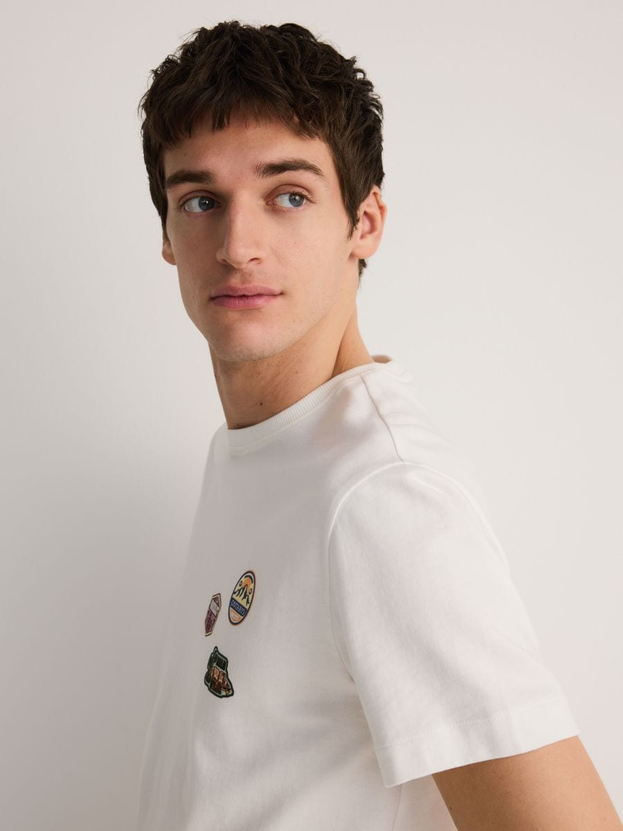 T-shirt de ajuste regular com aplique - CREME - RESERVED - 3