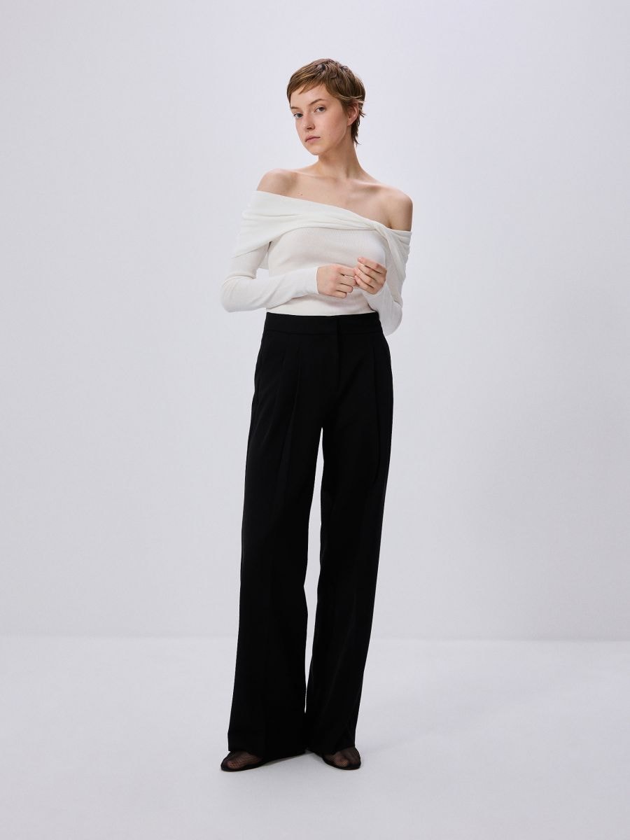 Pleated wide leg trousers - black - RESERVED