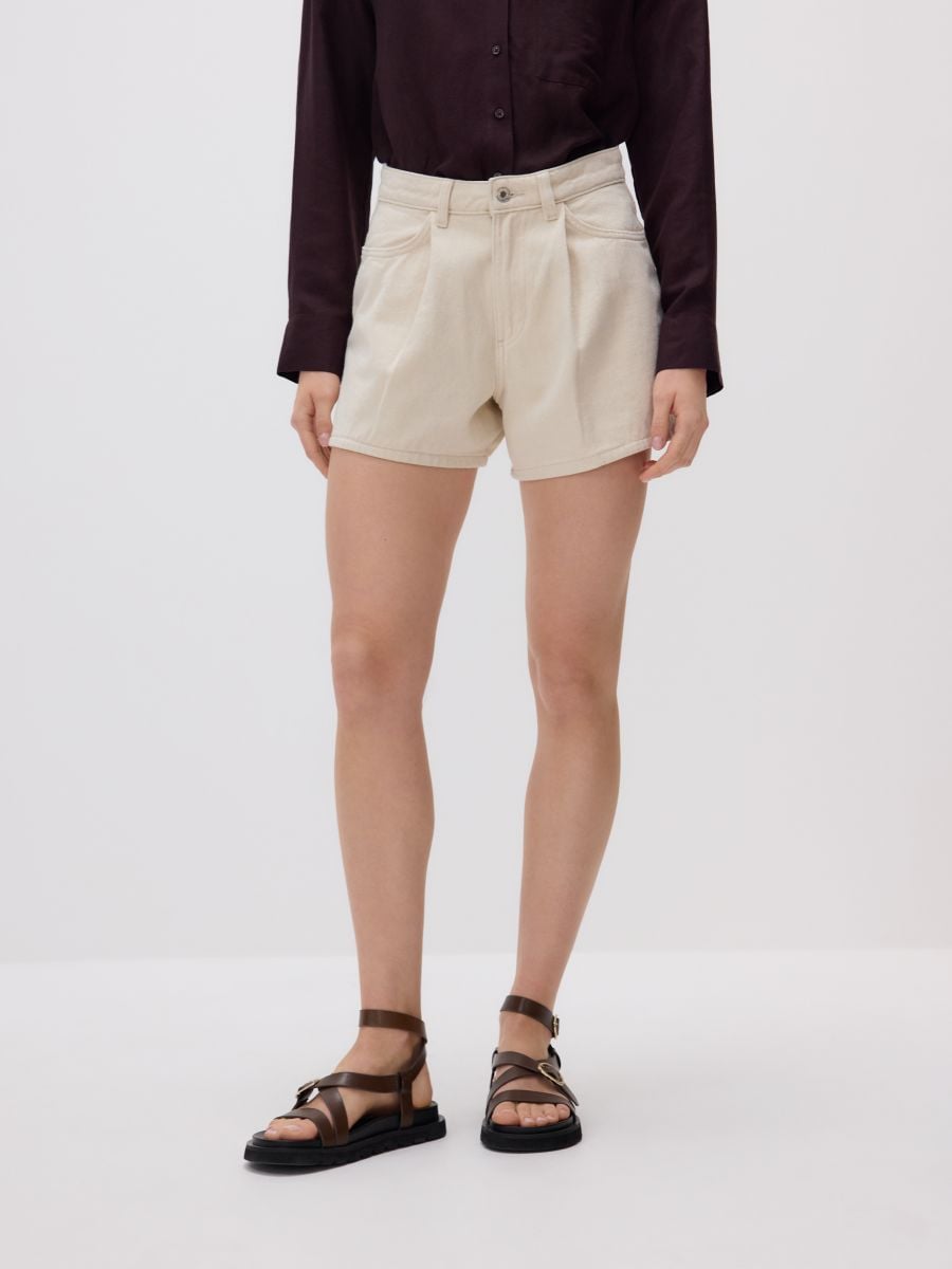 Pleated denim shorts - cream - RESERVED