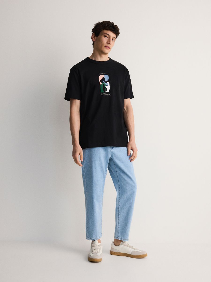 T-Shirt im Comfort-Fit mit Print - schwarz - RESERVED