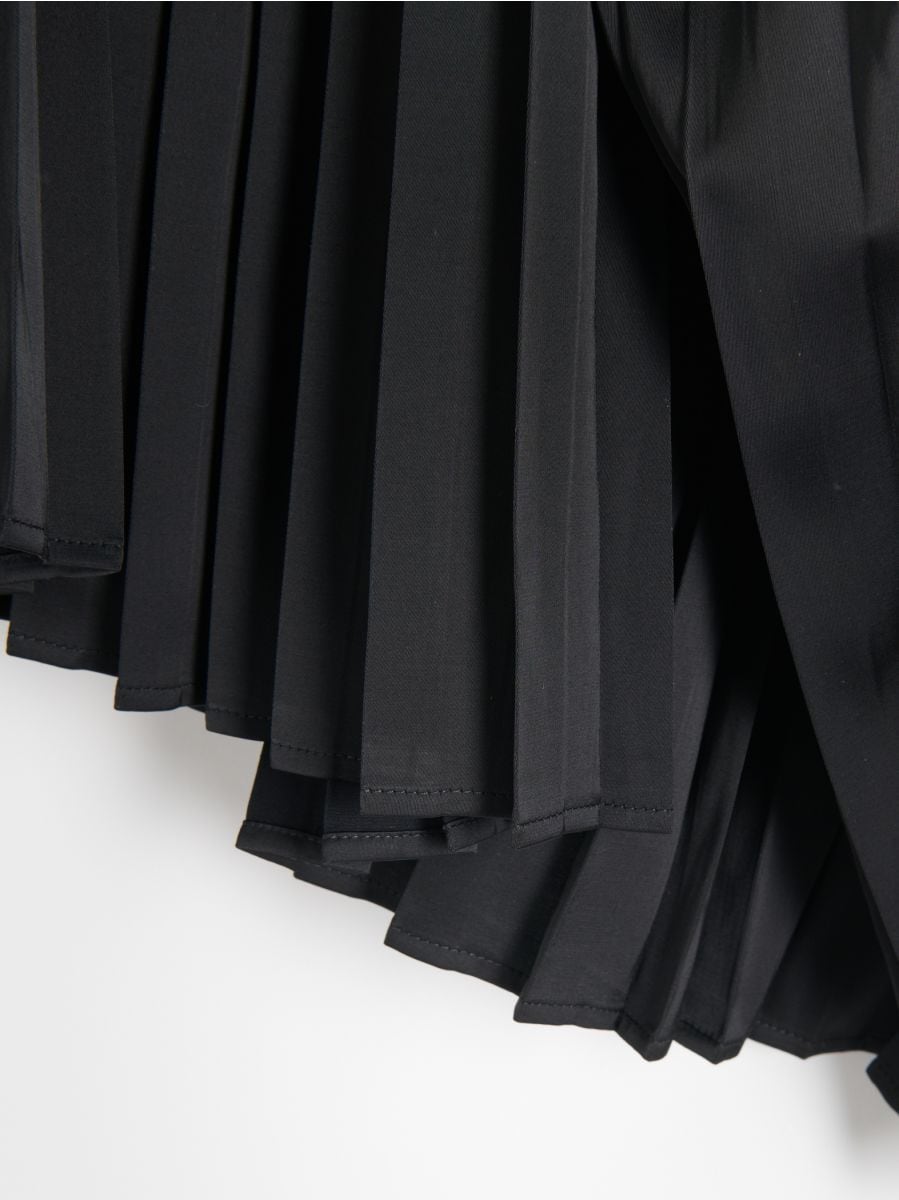 Reserved black pleated skirt outlet