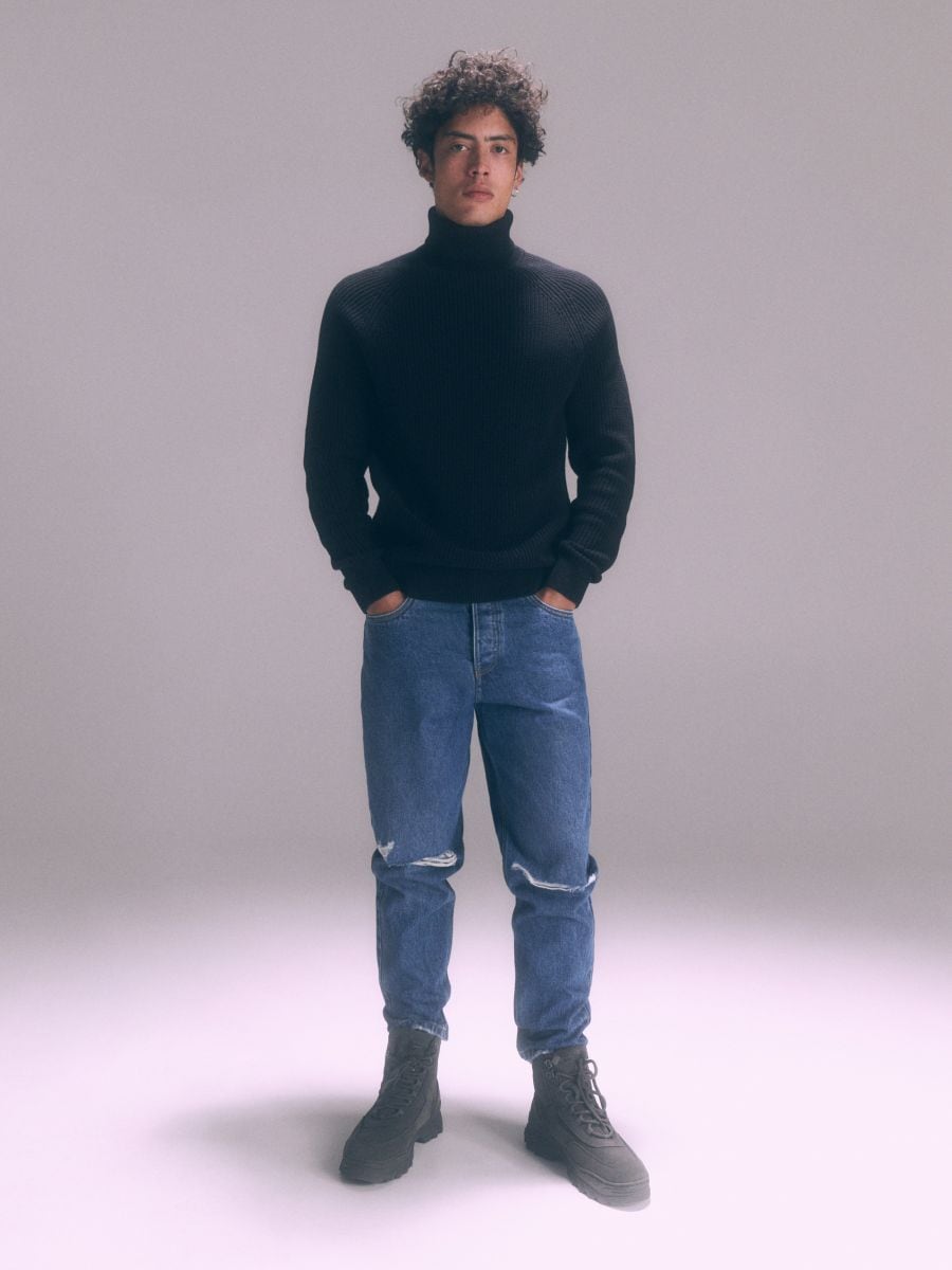Jeans carrot con cavallo basso