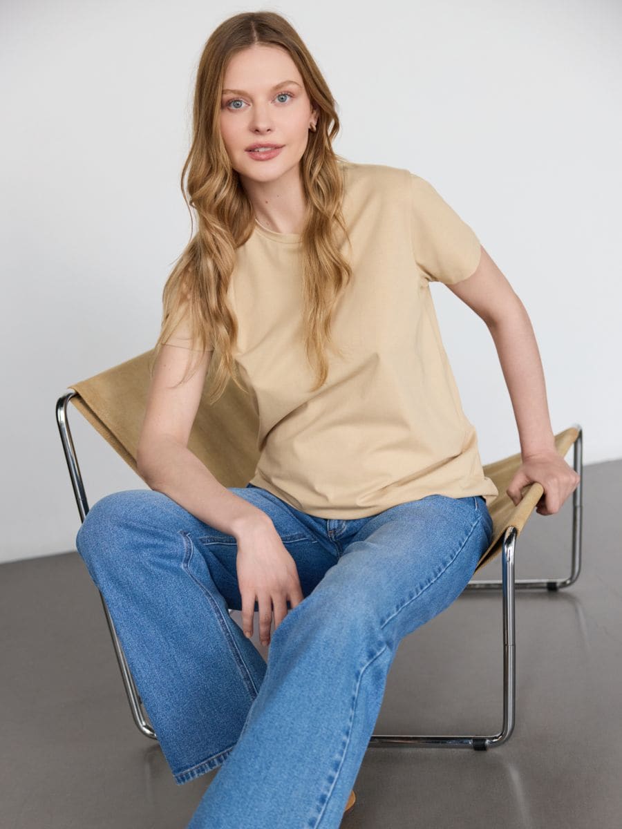 Bawełniany t-shirt regular - kremowy - RESERVED